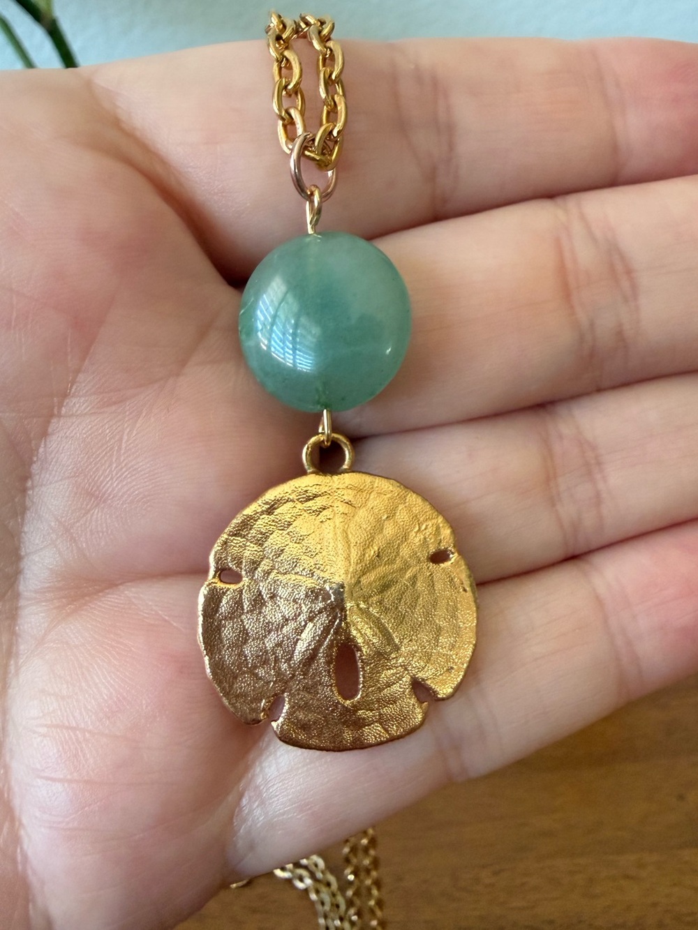 Vintage Goldtone Sanddollar Pendant Necklace Green Jade Stone Bead Coastal Sea